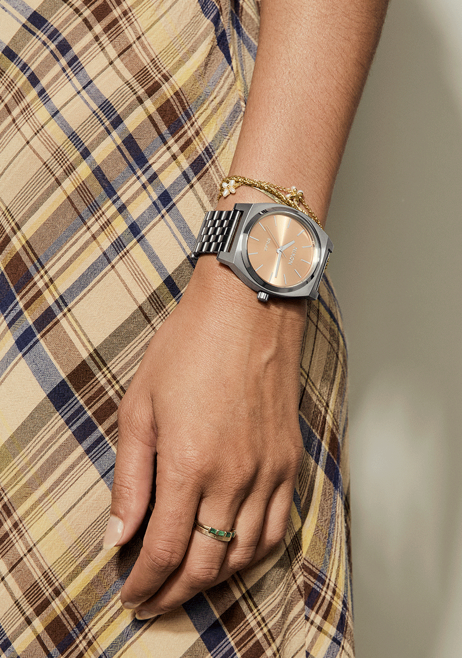 Time Teller Solar Watch | Silver / Salmon | Unisex Light-Powered Time Teller Solar Watch | Silver / Salmon | Unisex Light-Powered